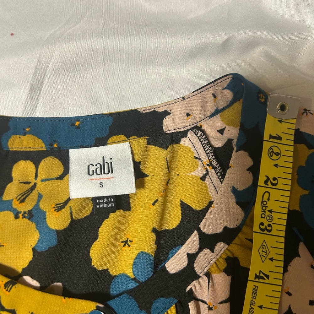CAbi Favorite Floral Size Small Long Balloon Sleeve Button Up Blouse - Picture 11 of 12